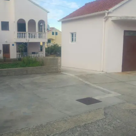 Lili Апартаменты *